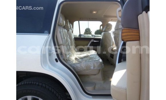 Sayi Imported Toyota Land Cruiser White Mota in Import - Dubai a Burkina Faso Sayi Imported Toyota Land Cruiser White Mota in Import - Dubai a Burkina Faso