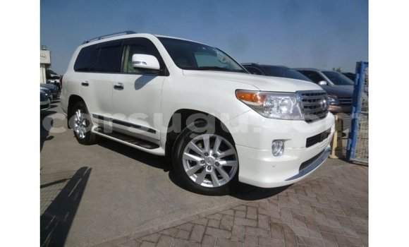 Sayi Imported Toyota Land Cruiser White Mota in Import - Dubai a Burkina Faso Sayi Imported Toyota Land Cruiser White Mota in Import - Dubai a Burkina Faso