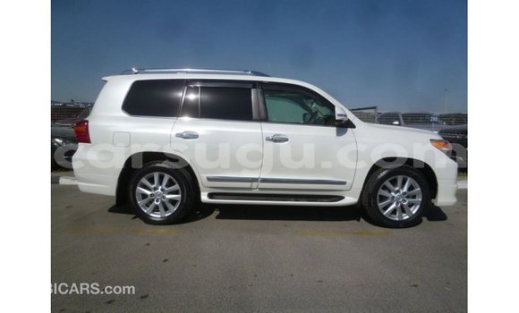 Sayi Imported Toyota Land Cruiser White Mota in Import - Dubai a Burkina Faso Sayi Imported Toyota Land Cruiser White Mota in Import - Dubai a Burkina Faso