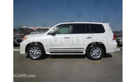 Sayi Imported Toyota Land Cruiser White Mota in Import - Dubai a Burkina Faso Sayi Imported Toyota Land Cruiser White Mota in Import - Dubai a Burkina Faso