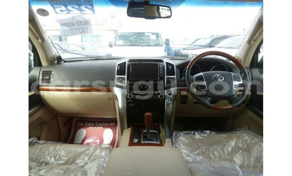 Sayi Imported Toyota Land Cruiser White Mota in Import - Dubai a Burkina Faso Sayi Imported Toyota Land Cruiser White Mota in Import - Dubai a Burkina Faso