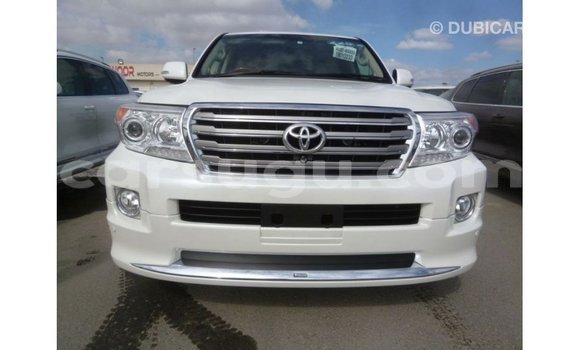 Sayi Imported Toyota Land Cruiser White Mota in Import - Dubai a Burkina Faso Sayi Imported Toyota Land Cruiser White Mota in Import - Dubai a Burkina Faso