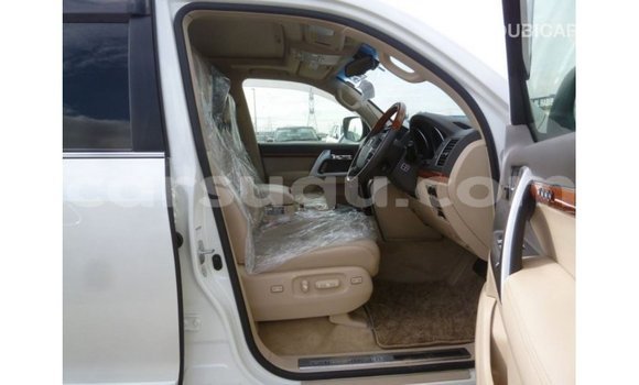 Sayi Imported Toyota Land Cruiser White Mota in Import - Dubai a Burkina Faso Sayi Imported Toyota Land Cruiser White Mota in Import - Dubai a Burkina Faso