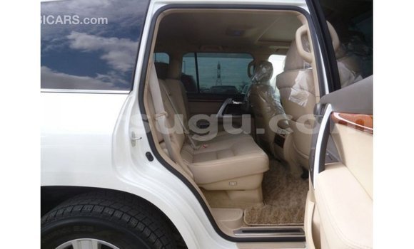 Sayi Imported Toyota Land Cruiser White Mota in Import - Dubai a Burkina Faso Sayi Imported Toyota Land Cruiser White Mota in Import - Dubai a Burkina Faso