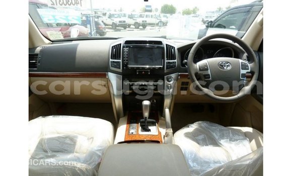 Sayi Imported Toyota Land Cruiser White Mota in Import - Dubai a Burkina Faso Sayi Imported Toyota Land Cruiser White Mota in Import - Dubai a Burkina Faso