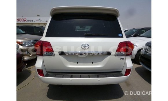 Sayi Imported Toyota Land Cruiser White Mota in Import - Dubai a Burkina Faso Sayi Imported Toyota Land Cruiser White Mota in Import - Dubai a Burkina Faso