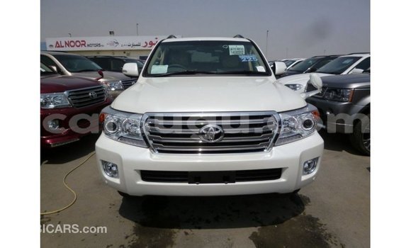 Sayi Imported Toyota Land Cruiser White Mota in Import - Dubai a Burkina Faso Sayi Imported Toyota Land Cruiser White Mota in Import - Dubai a Burkina Faso