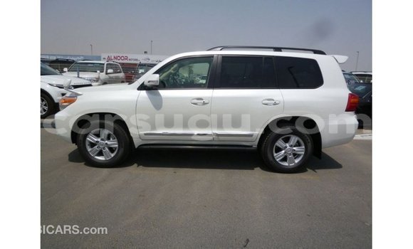 Sayi Imported Toyota Land Cruiser White Mota in Import - Dubai a Burkina Faso Sayi Imported Toyota Land Cruiser White Mota in Import - Dubai a Burkina Faso