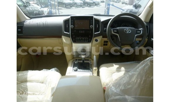 Sayi Imported Toyota Land Cruiser White Mota in Import - Dubai a Burkina Faso Sayi Imported Toyota Land Cruiser White Mota in Import - Dubai a Burkina Faso