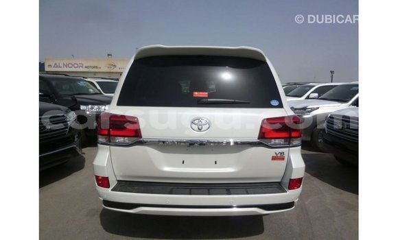Sayi Imported Toyota Land Cruiser White Mota in Import - Dubai a Burkina Faso Sayi Imported Toyota Land Cruiser White Mota in Import - Dubai a Burkina Faso