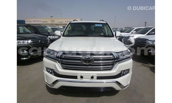 Sayi Imported Toyota Land Cruiser White Mota in Import - Dubai a Burkina Faso Sayi Imported Toyota Land Cruiser White Mota in Import - Dubai a Burkina Faso