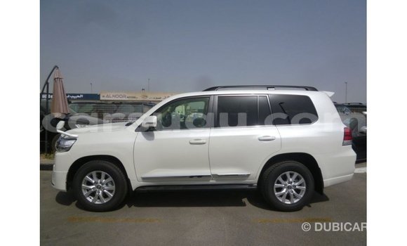 Sayi Imported Toyota Land Cruiser White Mota in Import - Dubai a Burkina Faso Sayi Imported Toyota Land Cruiser White Mota in Import - Dubai a Burkina Faso