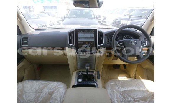 Sayi Imported Toyota Land Cruiser White Mota in Import - Dubai a Burkina Faso Sayi Imported Toyota Land Cruiser White Mota in Import - Dubai a Burkina Faso