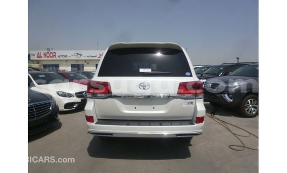 Sayi Imported Toyota Land Cruiser White Mota in Import - Dubai a Burkina Faso Sayi Imported Toyota Land Cruiser White Mota in Import - Dubai a Burkina Faso