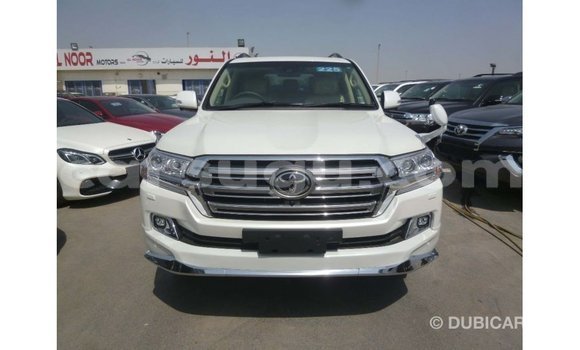 Sayi Imported Toyota Land Cruiser White Mota in Import - Dubai a Burkina Faso Sayi Imported Toyota Land Cruiser White Mota in Import - Dubai a Burkina Faso