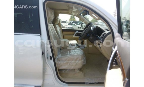 Sayi Imported Toyota Land Cruiser White Mota in Import - Dubai a Burkina Faso Sayi Imported Toyota Land Cruiser White Mota in Import - Dubai a Burkina Faso