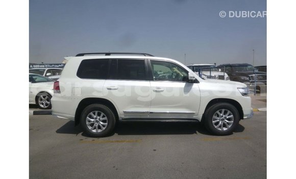 Sayi Imported Toyota Land Cruiser White Mota in Import - Dubai a Burkina Faso Sayi Imported Toyota Land Cruiser White Mota in Import - Dubai a Burkina Faso