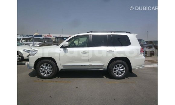 Sayi Imported Toyota Land Cruiser White Mota in Import - Dubai a Burkina Faso Sayi Imported Toyota Land Cruiser White Mota in Import - Dubai a Burkina Faso