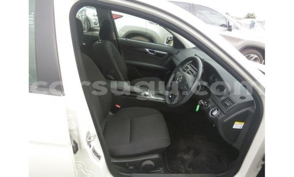 Sayi Imported Mercedes-Benz 200 White Mota in Import - Dubai a Burkina Faso Sayi Imported Mercedes-Benz 200 White Mota in Import - Dubai a Burkina Faso