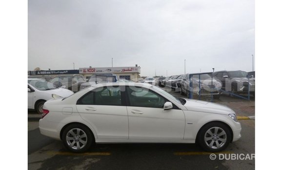 Sayi Imported Mercedes-Benz 200 White Mota in Import - Dubai a Burkina Faso Sayi Imported Mercedes-Benz 200 White Mota in Import - Dubai a Burkina Faso