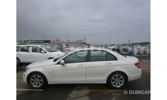 Sayi Imported Mercedes-Benz 200 White Mota in Import - Dubai a Burkina Faso Sayi Imported Mercedes-Benz 200 White Mota in Import - Dubai a Burkina Faso