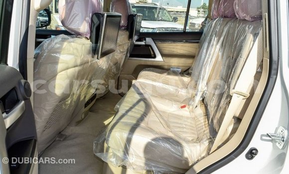 Acheter Import Voiture Toyota Land Cruiser Blanc à Import - Dubai, Burkina-Faso Acheter Import Voiture Toyota Land Cruiser Blanc à Import - Dubai, Burkina-Faso