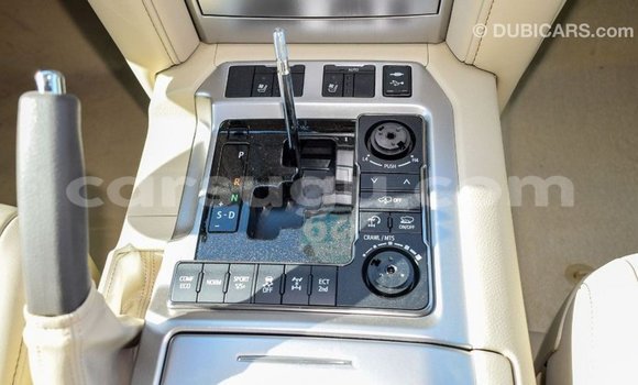 Acheter Import Voiture Toyota Land Cruiser Blanc à Import - Dubai, Burkina-Faso Acheter Import Voiture Toyota Land Cruiser Blanc à Import - Dubai, Burkina-Faso