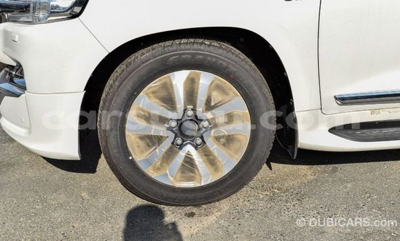 Acheter Import Voiture Toyota Land Cruiser Blanc à Import - Dubai, Burkina-Faso Acheter Import Voiture Toyota Land Cruiser Blanc à Import - Dubai, Burkina-Faso