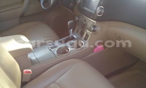 Acheter Neuf Voiture Toyota Highlander Marron à Ouagadougou, Burkina-Faso Acheter Neuf Voiture Toyota Highlander Marron à Ouagadougou, Burkina-Faso