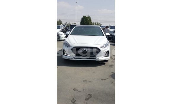 Sayi Imported Hyundai Sonata White Mota in Import - Dubai a Burkina Faso Sayi Imported Hyundai Sonata White Mota in Import - Dubai a Burkina Faso