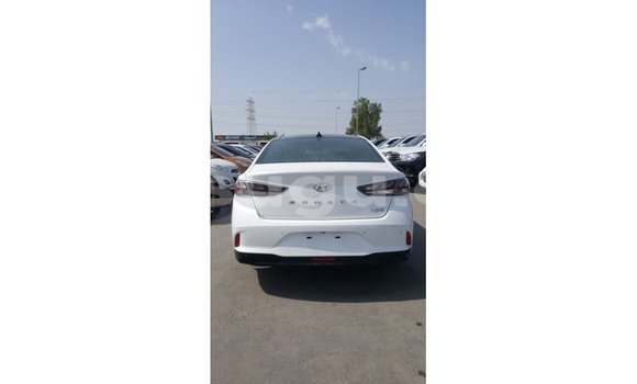 Sayi Imported Hyundai Sonata White Mota in Import - Dubai a Burkina Faso Sayi Imported Hyundai Sonata White Mota in Import - Dubai a Burkina Faso