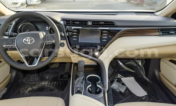 Acheter Import Voiture Toyota Camry Blanc à Import - Dubai, Burkina-Faso Acheter Import Voiture Toyota Camry Blanc à Import - Dubai, Burkina-Faso
