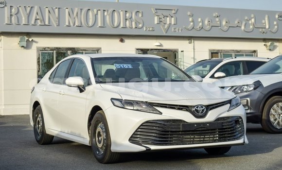 Acheter Import Voiture Toyota Camry Blanc à Import - Dubai, Burkina-Faso Acheter Import Voiture Toyota Camry Blanc à Import - Dubai, Burkina-Faso