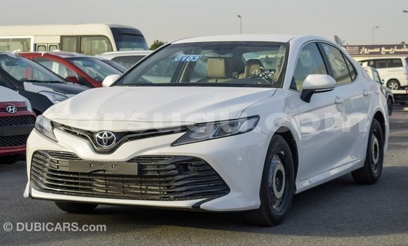 Acheter Import Voiture Toyota Camry Blanc à Import - Dubai, Burkina-Faso Acheter Import Voiture Toyota Camry Blanc à Import - Dubai, Burkina-Faso
