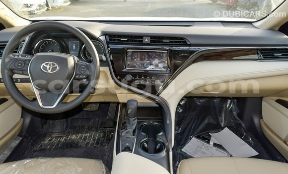Acheter Import Voiture Toyota Camry Blanc à Import - Dubai, Burkina-Faso Acheter Import Voiture Toyota Camry Blanc à Import - Dubai, Burkina-Faso