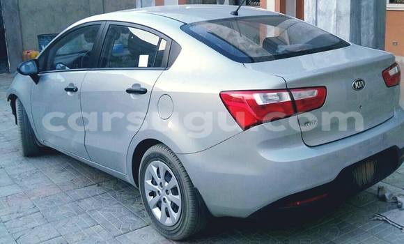 Acheter Occasion Voiture Kia Carens Gris à Ouagadougou, Burkina-Faso Acheter Occasion Voiture Kia Carens Gris à Ouagadougou, Burkina-Faso