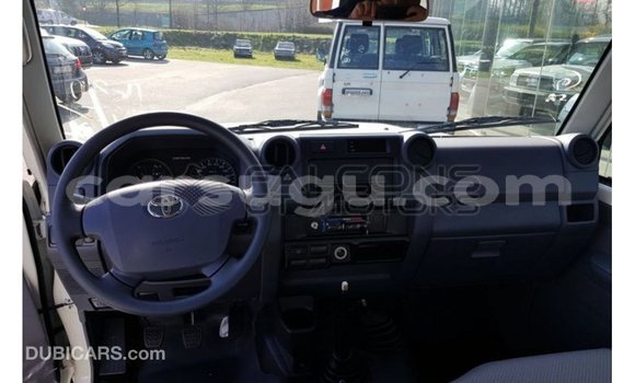 Buy Import Toyota Land Cruiser White Car in Import - Dubai in Burkina Faso Buy Import Toyota Land Cruiser White Car in Import - Dubai in Burkina Faso