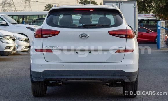 Acheter Import Voiture Hyundai Tucson Blanc à Import - Dubai, Burkina-Faso Acheter Import Voiture Hyundai Tucson Blanc à Import - Dubai, Burkina-Faso