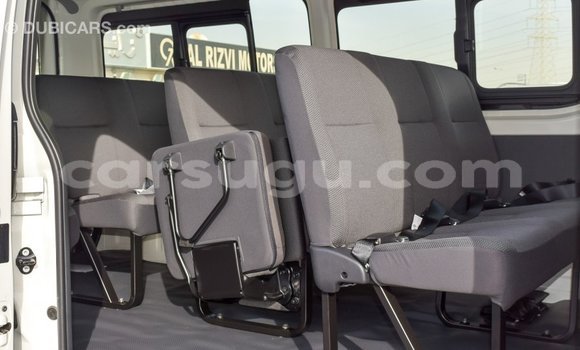 Sayi Imported Toyota Hiace White Mota in Import - Dubai a Burkina Faso Sayi Imported Toyota Hiace White Mota in Import - Dubai a Burkina Faso