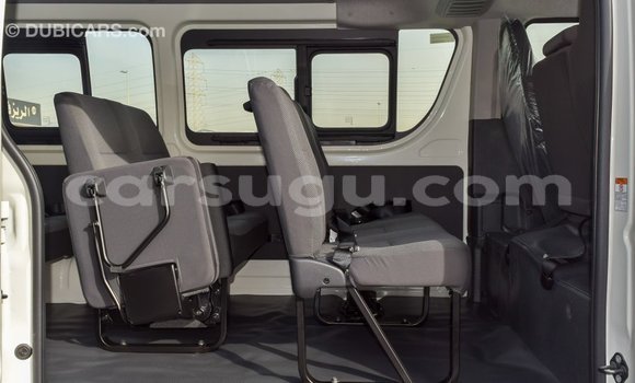 Sayi Imported Toyota Hiace White Mota in Import - Dubai a Burkina Faso Sayi Imported Toyota Hiace White Mota in Import - Dubai a Burkina Faso