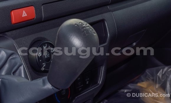Sayi Imported Toyota Hiace White Mota in Import - Dubai a Burkina Faso Sayi Imported Toyota Hiace White Mota in Import - Dubai a Burkina Faso