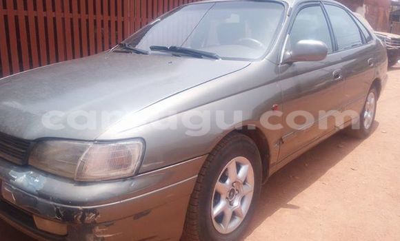 Acheter Occasion Voiture Toyota Carina Gris à Ouagadougou, Burkina-Faso Acheter Occasion Voiture Toyota Carina Gris à Ouagadougou, Burkina-Faso