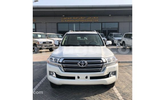 Acheter Import Voiture Toyota Land Cruiser Blanc à Import - Dubai, Burkina-Faso Acheter Import Voiture Toyota Land Cruiser Blanc à Import - Dubai, Burkina-Faso