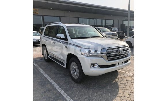 Sayi Imported Toyota Land Cruiser White Mota in Import - Dubai a Burkina Faso Sayi Imported Toyota Land Cruiser White Mota in Import - Dubai a Burkina Faso