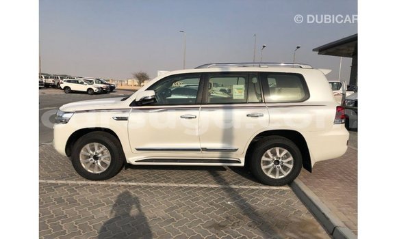 Sayi Imported Toyota Land Cruiser White Mota in Import - Dubai a Burkina Faso Sayi Imported Toyota Land Cruiser White Mota in Import - Dubai a Burkina Faso
