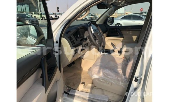 Sayi Imported Toyota Land Cruiser White Mota in Import - Dubai a Burkina Faso Sayi Imported Toyota Land Cruiser White Mota in Import - Dubai a Burkina Faso