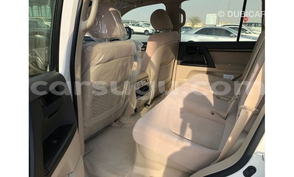 Sayi Imported Toyota Land Cruiser White Mota in Import - Dubai a Burkina Faso Sayi Imported Toyota Land Cruiser White Mota in Import - Dubai a Burkina Faso
