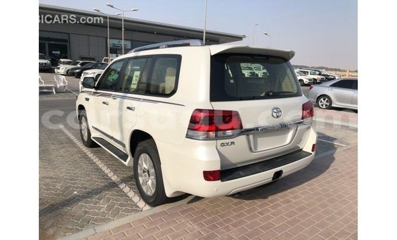 Sayi Imported Toyota Land Cruiser White Mota in Import - Dubai a Burkina Faso Sayi Imported Toyota Land Cruiser White Mota in Import - Dubai a Burkina Faso