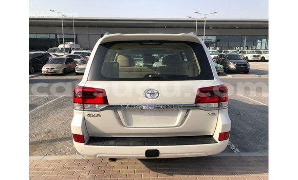 Sayi Imported Toyota Land Cruiser White Mota in Import - Dubai a Burkina Faso Sayi Imported Toyota Land Cruiser White Mota in Import - Dubai a Burkina Faso