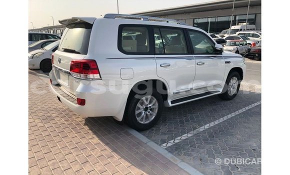 Sayi Imported Toyota Land Cruiser White Mota in Import - Dubai a Burkina Faso Sayi Imported Toyota Land Cruiser White Mota in Import - Dubai a Burkina Faso